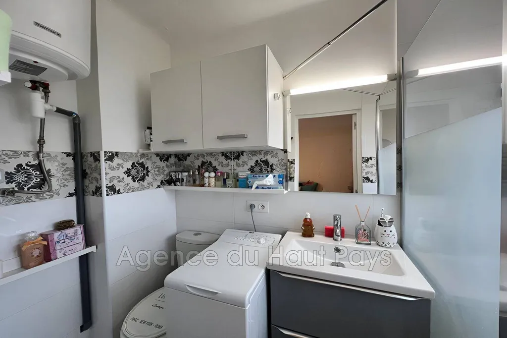 Salles de bain - Studio Rénové avec Jardinet à Cannes