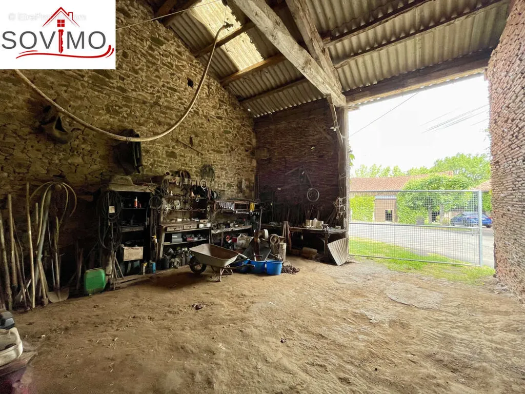 Garage - Fermette avec Dépendances et Vue sur la Vallée à Suris