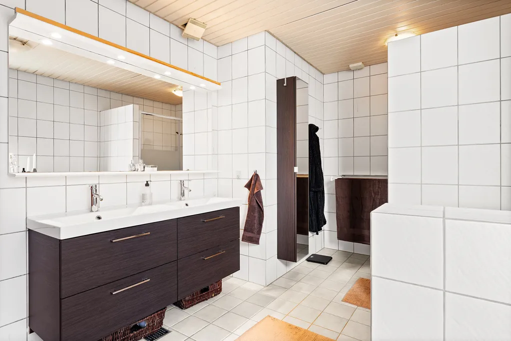 Salles de bain - 1-Plan Villa with South-Facing Terrace in Quiet Area