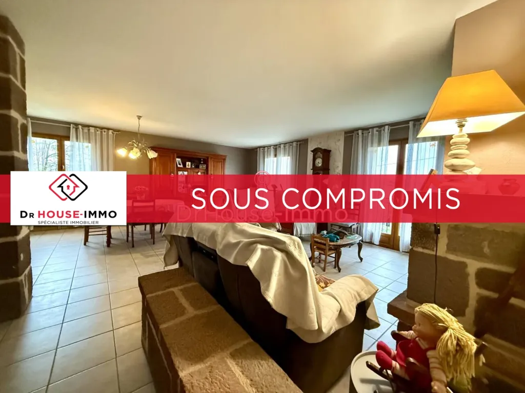 Séjour - Maison Traditionnelle avec Balcon à Dampniat