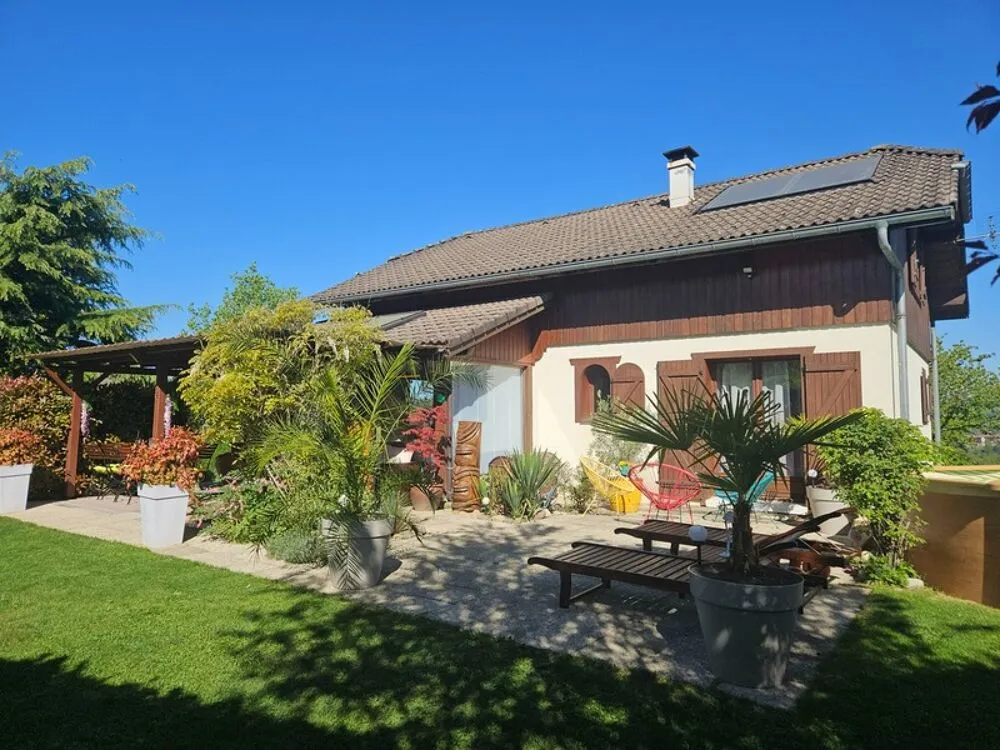 Terrazza - Charming House with Pool in Marcellaz