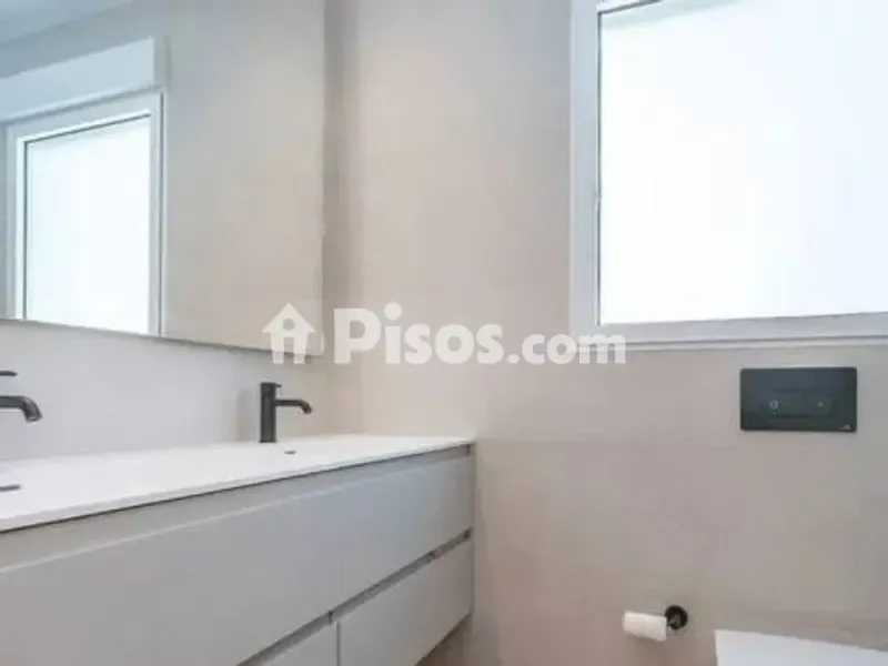 Bathrooms - Apartment with Light in Almagro, Madrid