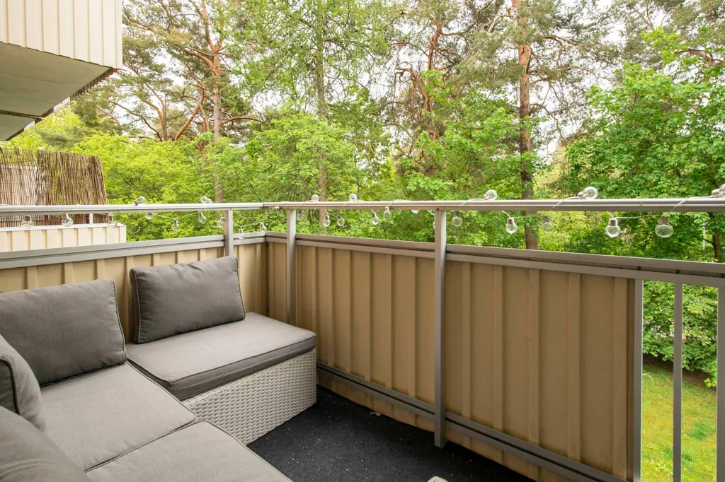 Balcon - Renovated Flat with South-Facing Balcony in Västerås