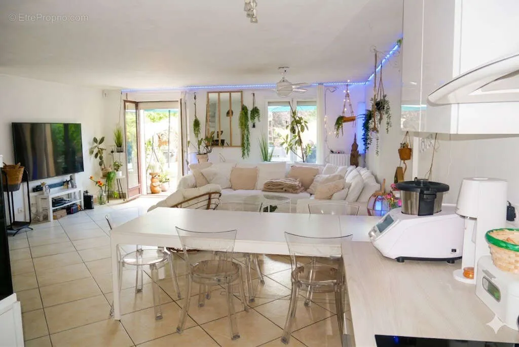 Elutuba - Family House with Pool in Corbas