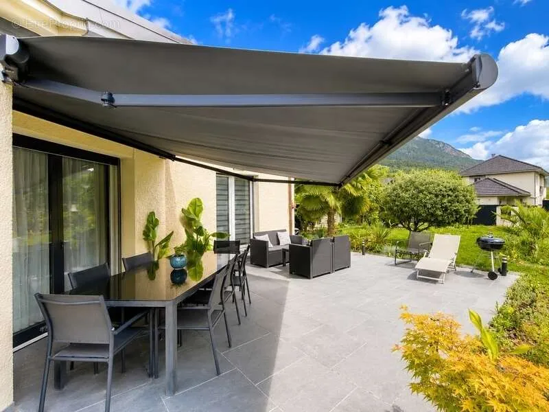 Terrass - Family House with Garden in Thyez