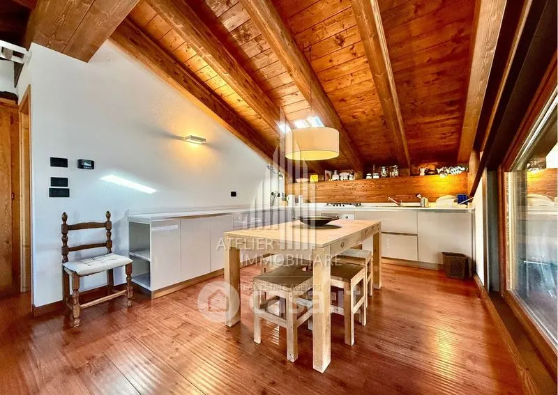 Sala da pranzo - Mansard Apartment with Mountain View in Pré-Saint-Didier