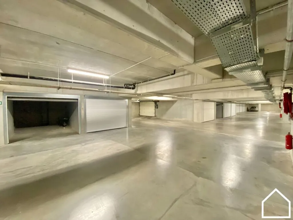 Garage - Appartement Luxe avec Grand Terrasse à Ieper