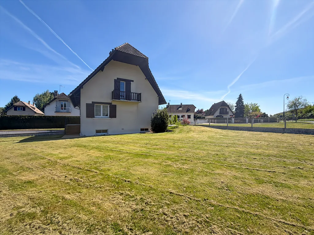 Aed - 5-Bedroom House with Garden in Vascœuil