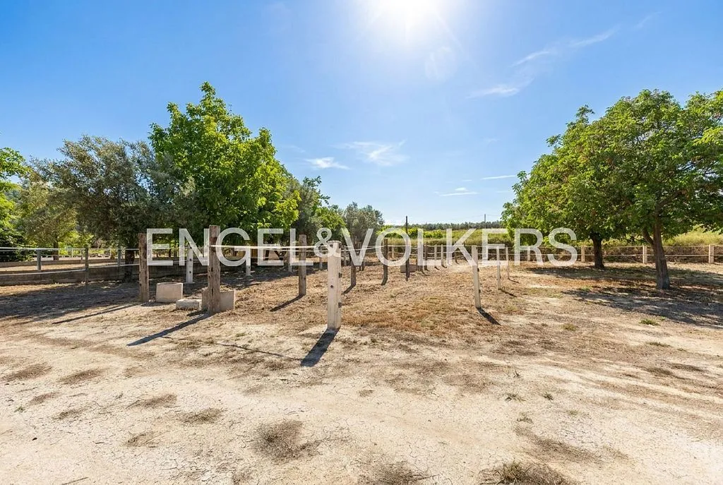 Aed - Equestrian Estate with Pool in Enguera