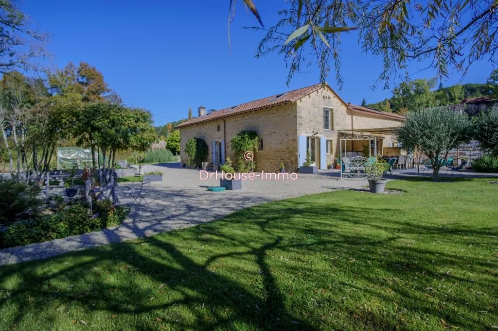 Garden - 16th Century Mill with Pool in Montignac