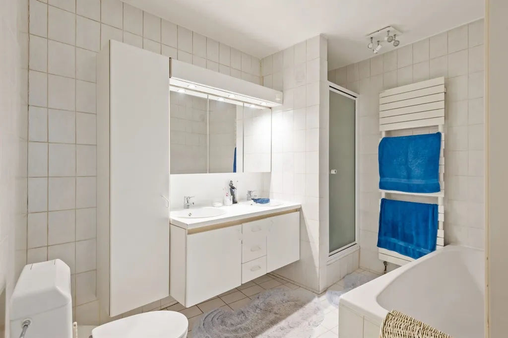 Salles de bain - Appartement Spacieux avec Terrasse à Deurne