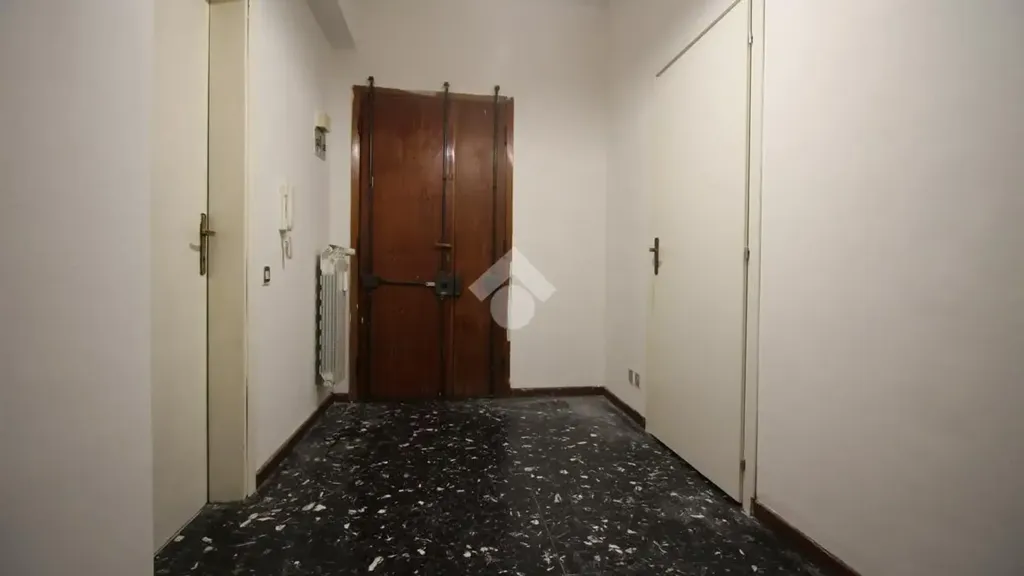Esik - Bright Flat with Balcony in Prato