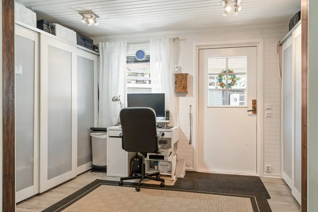 Studio - Lake View Property with Multiple Houses in Nyköping