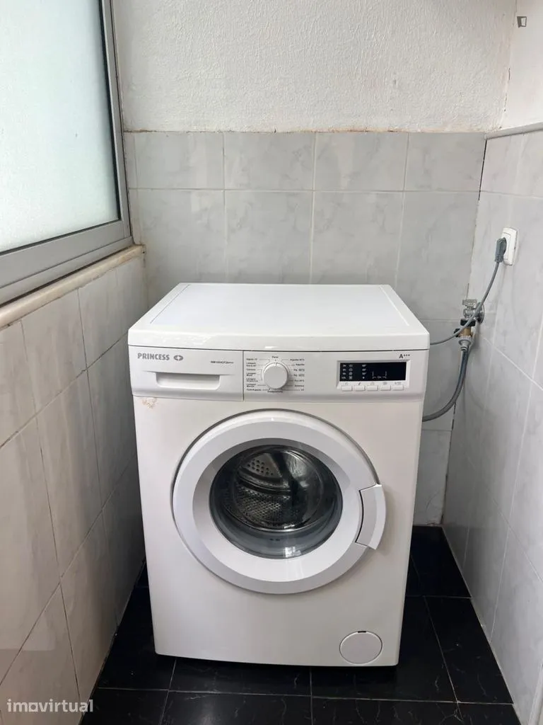 Buanderie - Double Room in Sete Rios, Lisbon
