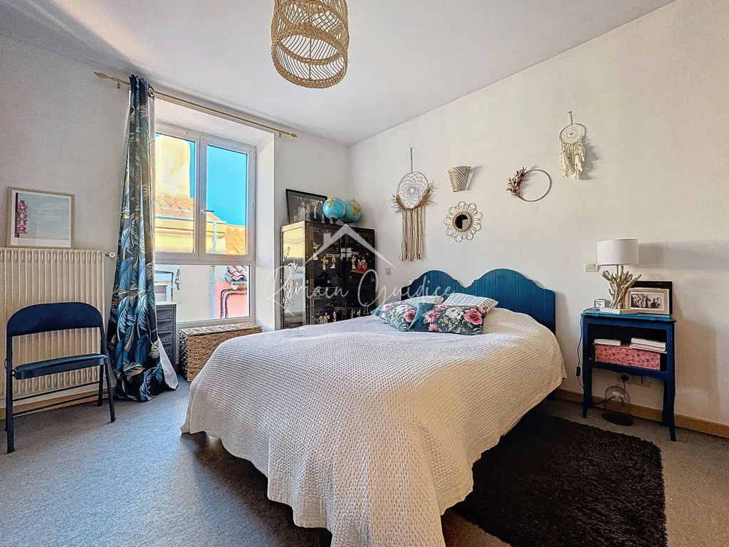 Chambres - Appartement T4 avec Vue Dégagée en Centre-ville de Millau