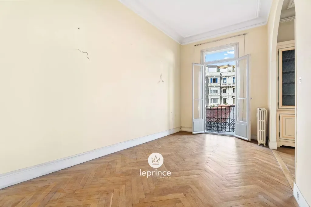 Toad - 3-Room Apartment in Belle Époque Building, Nice