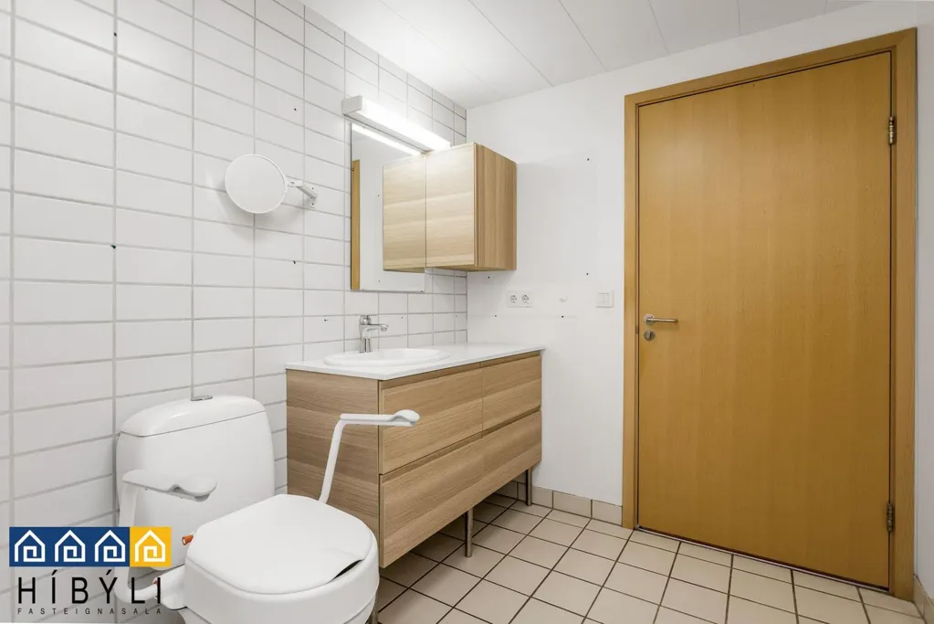 Vannitoad - Two-Bedroom Apartment with Elevator in Reykjavik