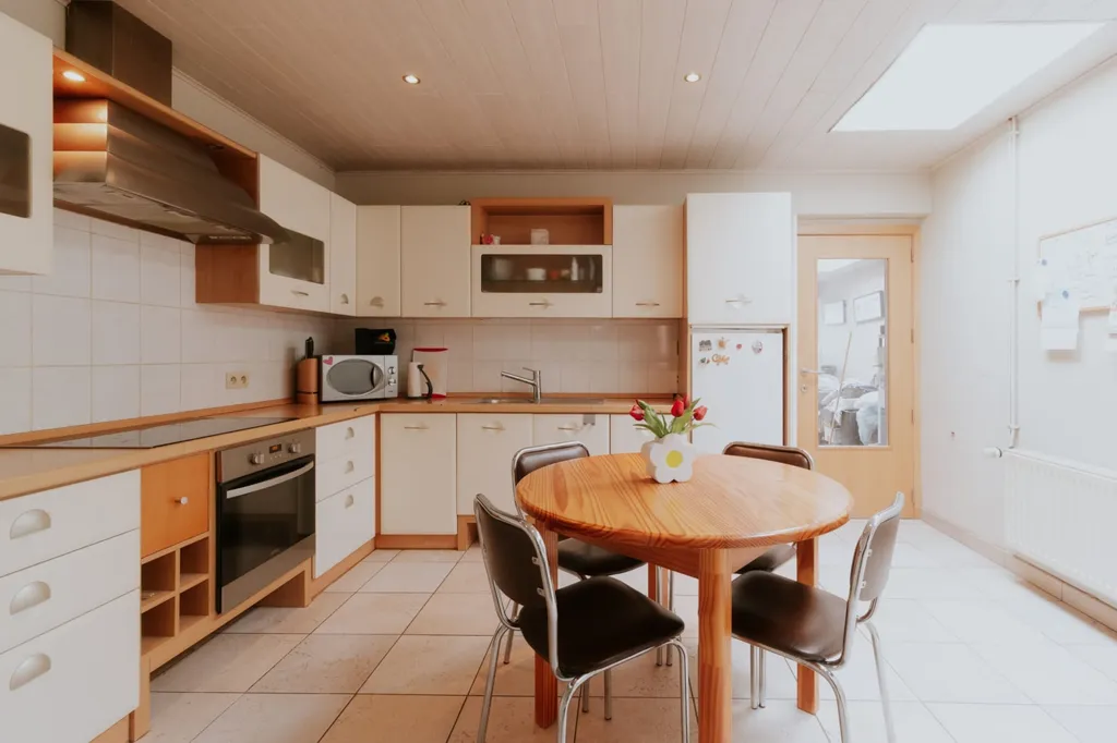 Cuisine - Maison avec Jardin Urbain à Renaix