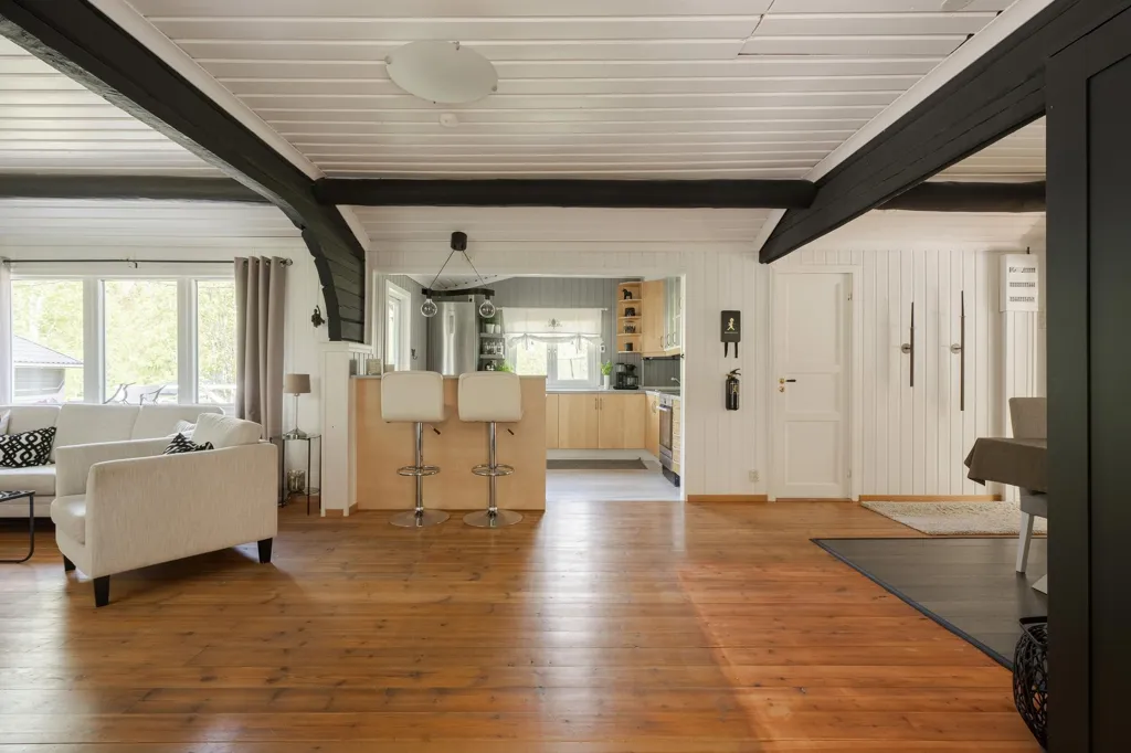 Elutuba - Charming Seafront Home with Open Plan in Tranquil Setting