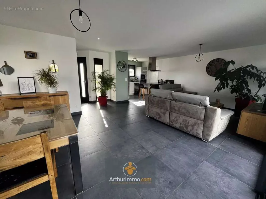 Séjour - Maison 7 pièces à Ferrieres