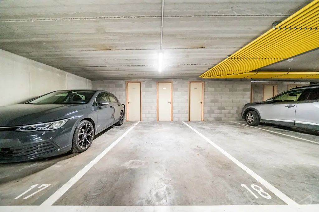 Garage - Modern Apartment with Terrace in Waremme