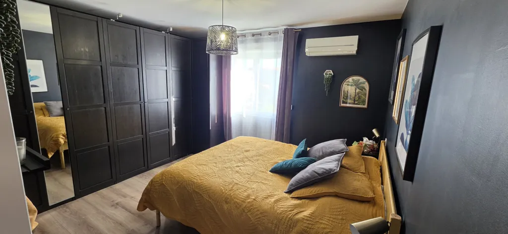 Bedrooms - Villa with Pool and Garden in Candillargues