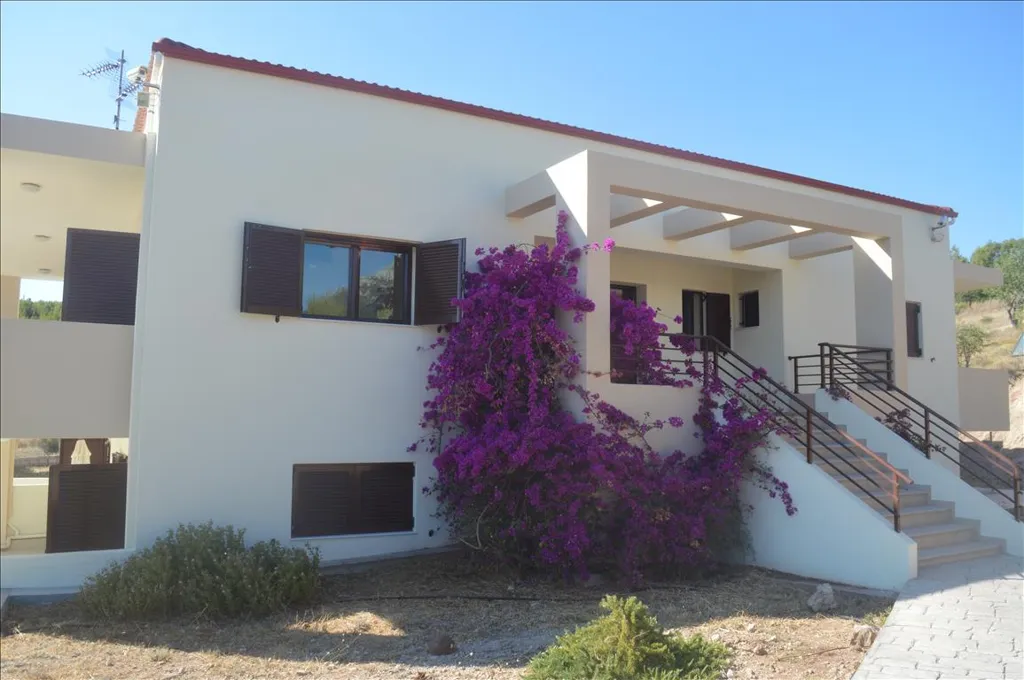 7-toaline maja asukohas Loutraki