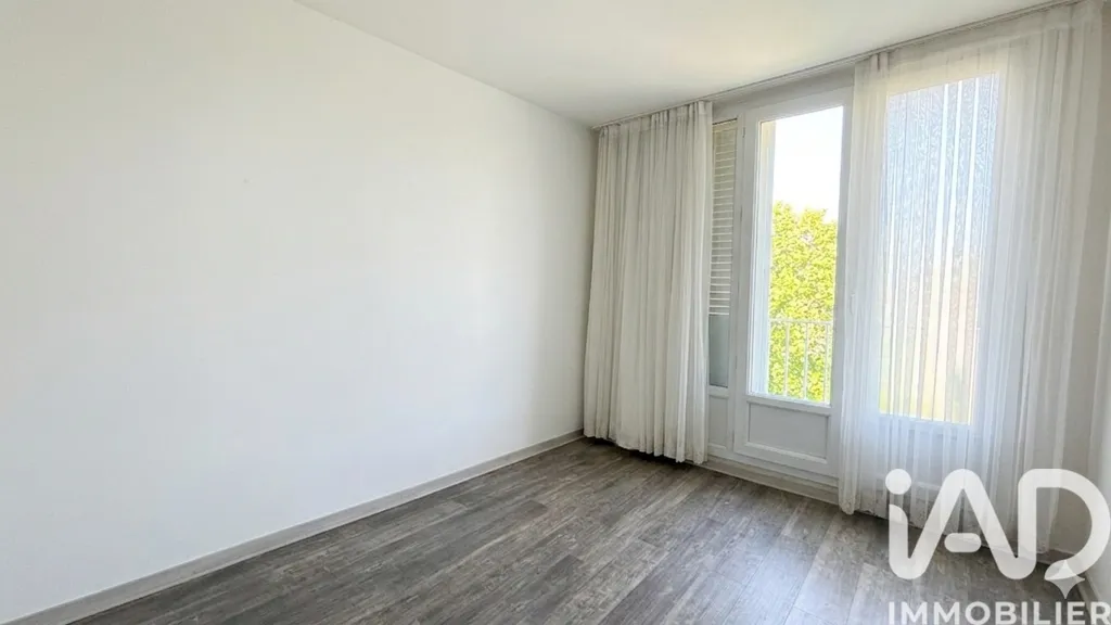 Pièces - Appartement avec balcon et parking à Fontaine