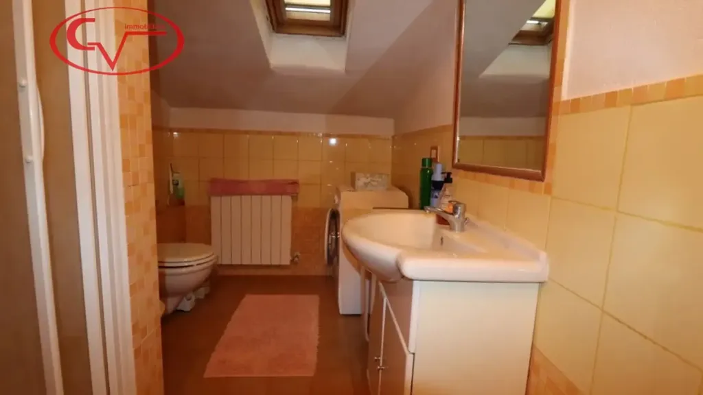 Bathrooms - Terraced Villa with Garden in Montevarchi