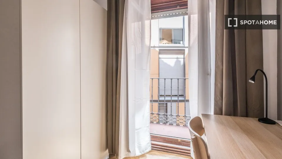 Bureau - Shared Flat with Modern Design in Madrid Centre