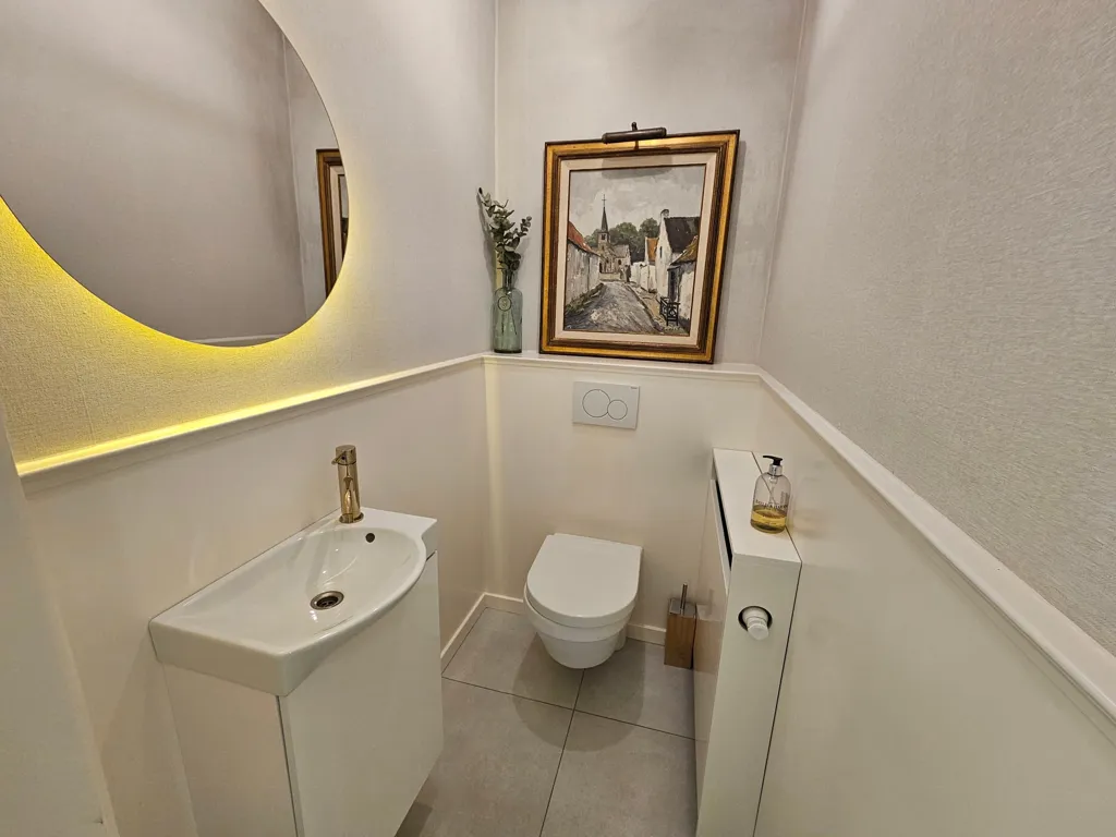 Vannitoad - Villa with Pool and Jacuzzi in Versailles, Waterloo