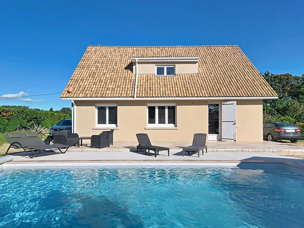 Piscine - Maison Rénovée avec Piscine à Saint-Denis-de-Pile