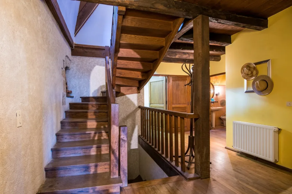 Pièces - Maison Historique sur la Place des Consuls à Bretenoux