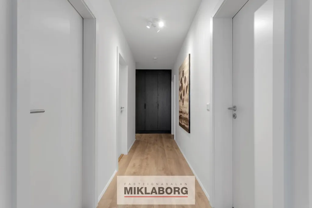 Ingresso - Modern Apartment with Balcony in Hafnarfjörður
