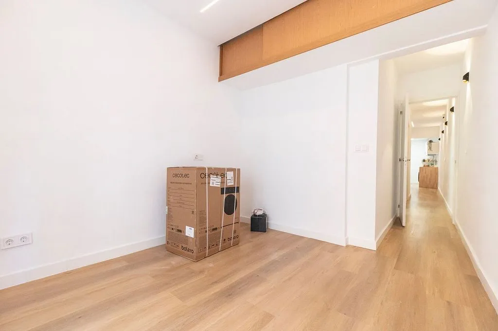 Toad - 2-Bedroom Flat with Balcony in Madrid