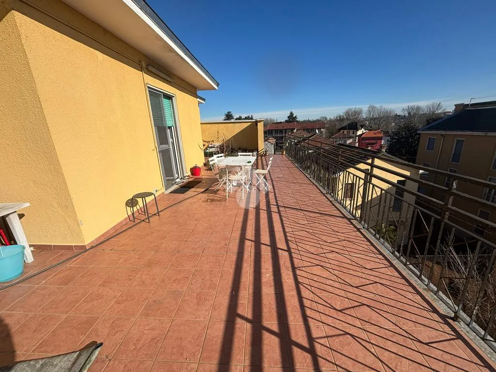 Balcon - Trilocale with Terrace in Pavia