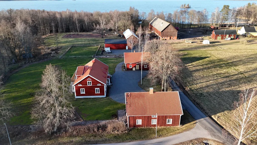 Õhuvaade - Renovated Rectory with Lake View in Ransberg