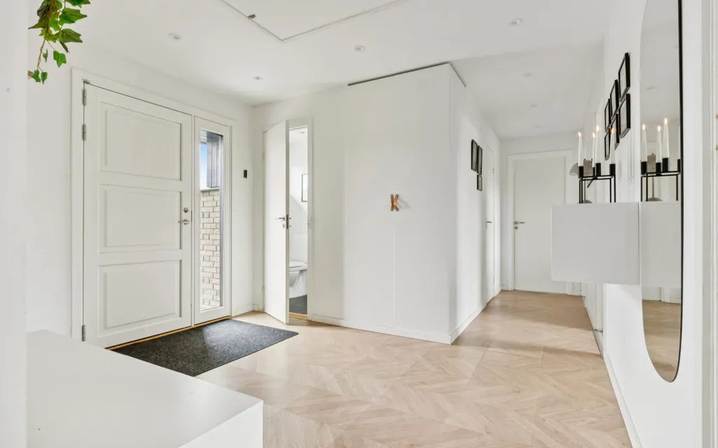 Esik - Modernised Villa with Garden on Vestamager