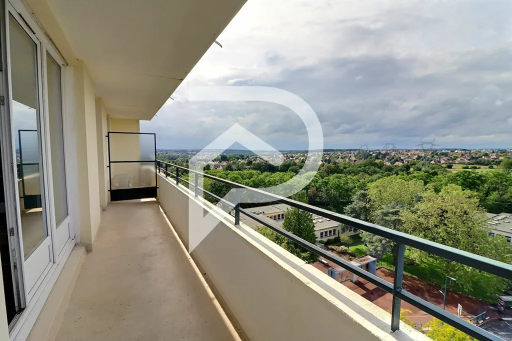 Rõdu - Spacious F2 with Panoramic View in Dynamic Area
