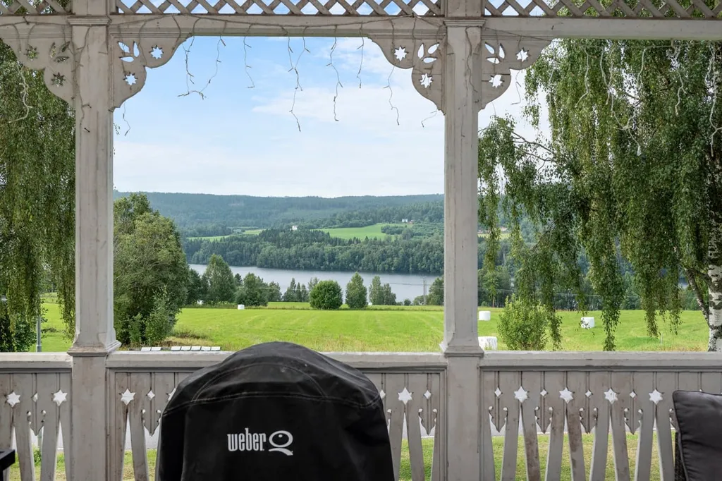 Terrasse - Well-Preserved Villa with Nature Access on Indalsvägen