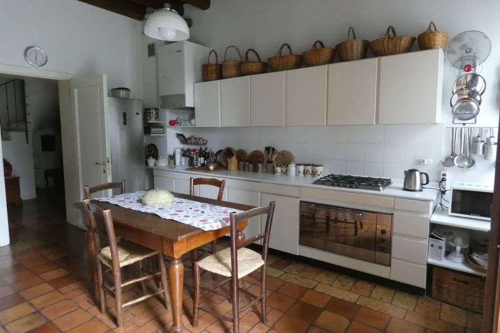 Cuisine - Luxury Villa with Private Garden in Due Carrare