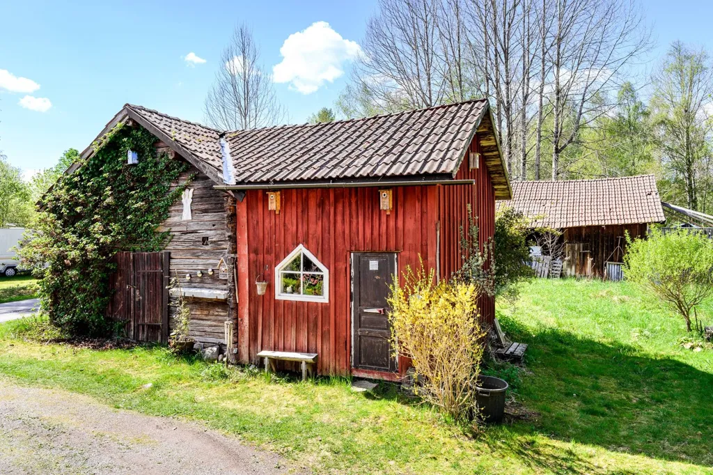 Välivaade - Villa with Barn and Garden in Sågmyra