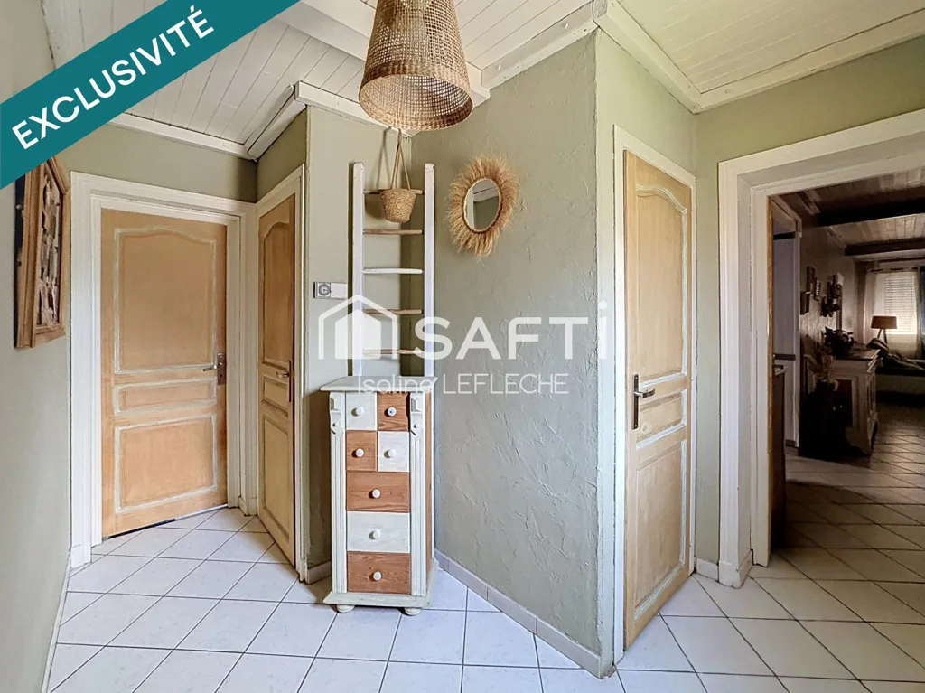 Entrée - Maison en Brique avec Garage et Dépendances près de Péronne