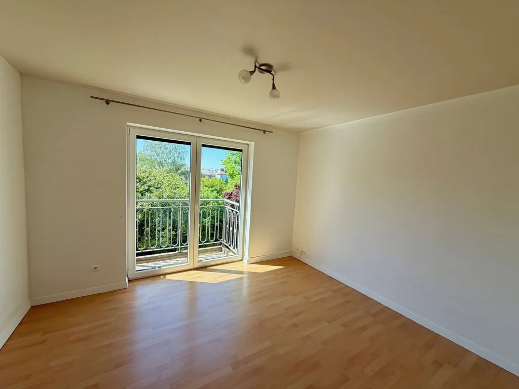 Toad - City Centre Flat with Terrace in Andenne