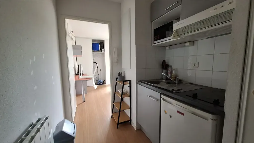 Cuisine - Studio Meublé avec Balcon à Niort