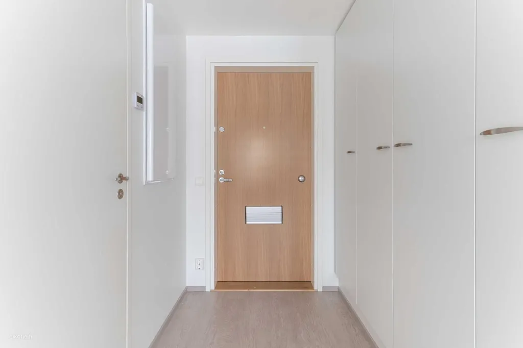 Entrée - Modern Apartment with Balcony in Helsinki