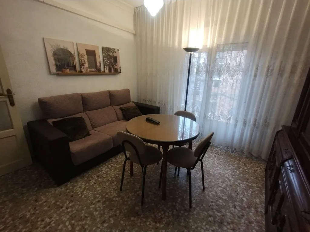 Salle à manger - 3-Bedroom Apartment with Balcony in City Centre