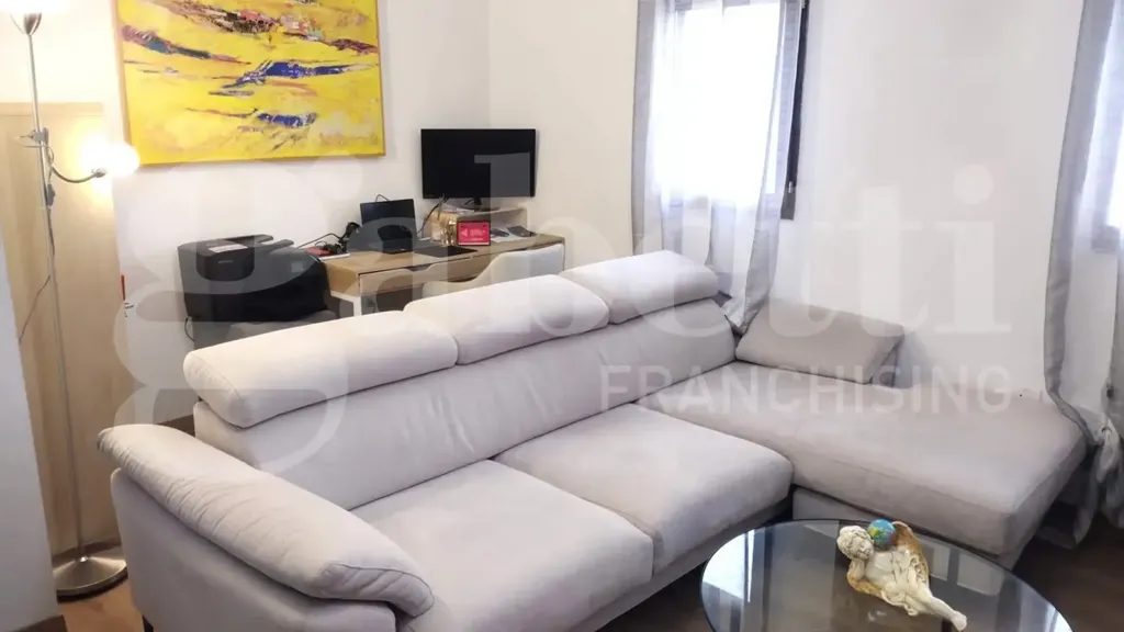 Elutuba - Rear-Facing Apartment with Terrace in Chieti