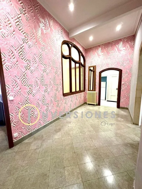 Esik - Luxury Flat with Cultural Heritage in Manresa