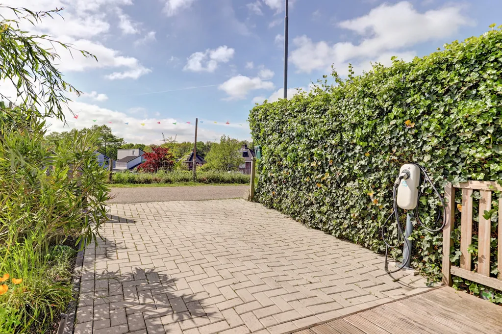 Välivaade - Waterfront Woonark with Garden in Wijdewormer